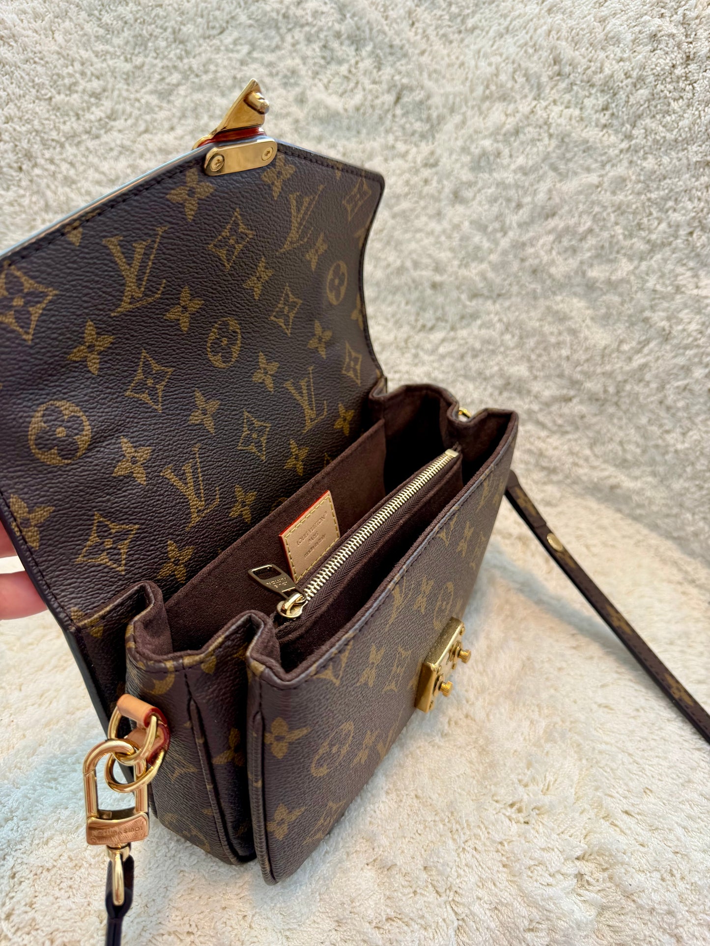 Louis Vuitton Pochette Métis East West