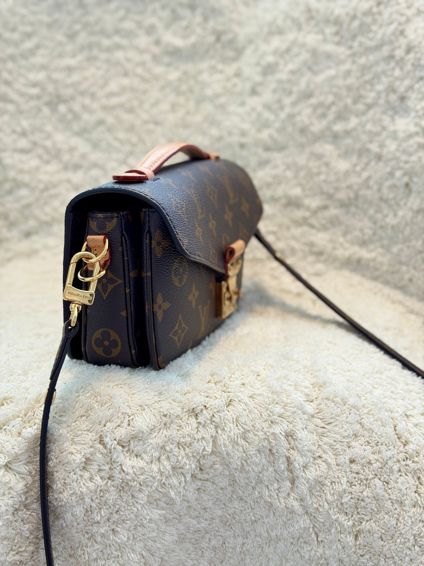 Louis Vuitton Pochette Métis East West